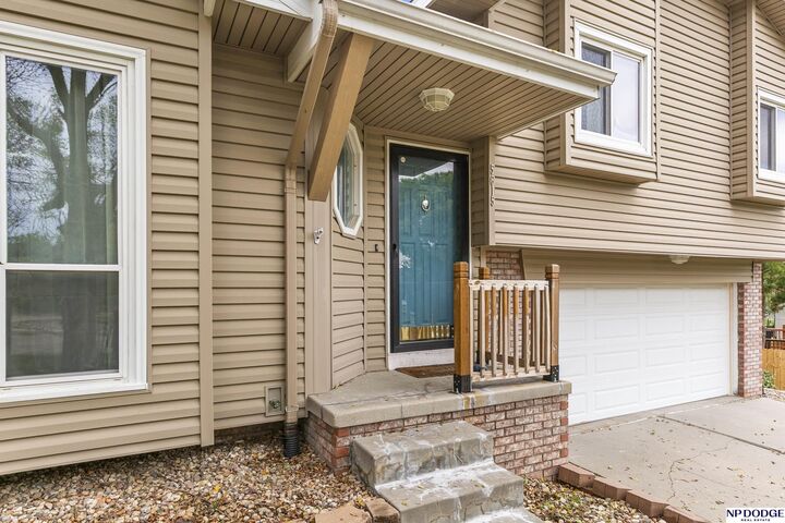 Property Photo:  5615 N 112th Circle  NE 68164 
