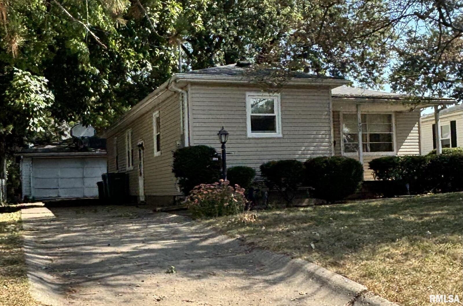 Property Photo: 1095 N West Street IL 61401