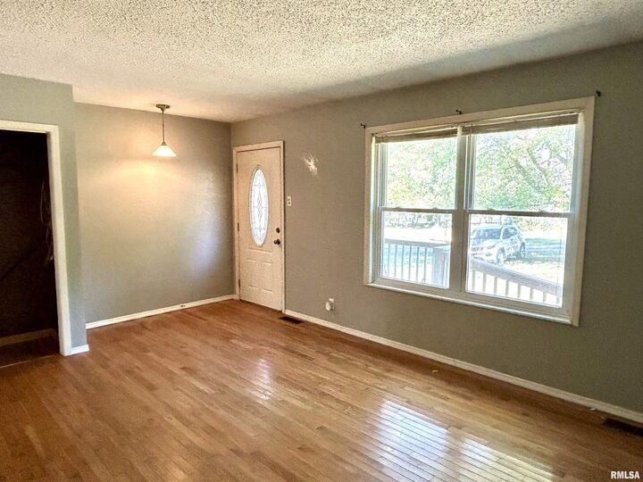 Property Photo: 744 Cardinal Road IL 62901