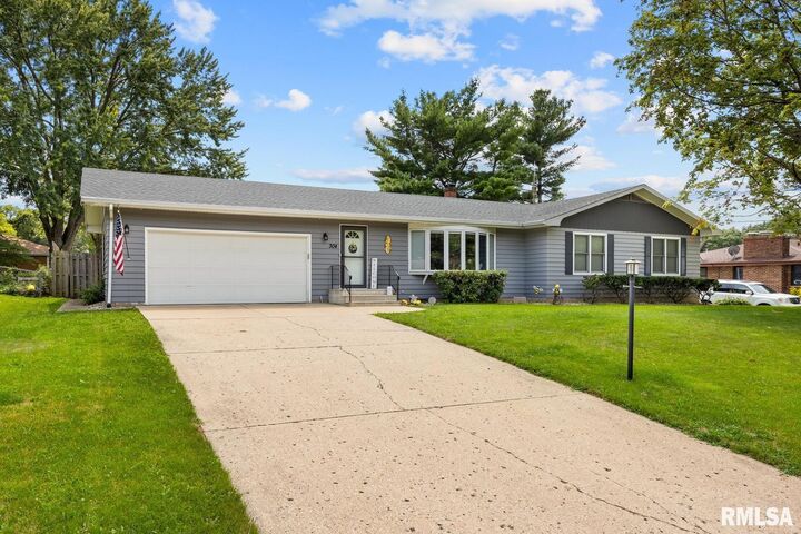 Property Photo:  304 Indian Circle  IL 61611 