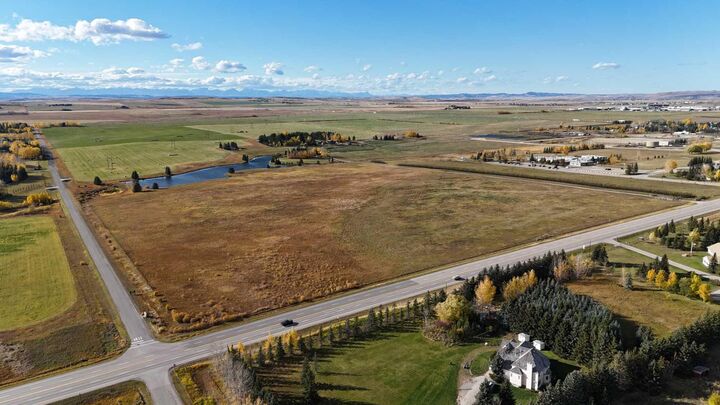 Photo de la propriété:  NW Corner Of Range Road 33 And Huggard Road  AB T3Z 2E8 