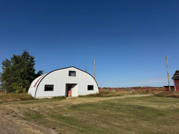 Property Photo: 814042 Hwy 2 AB T0H 1L0