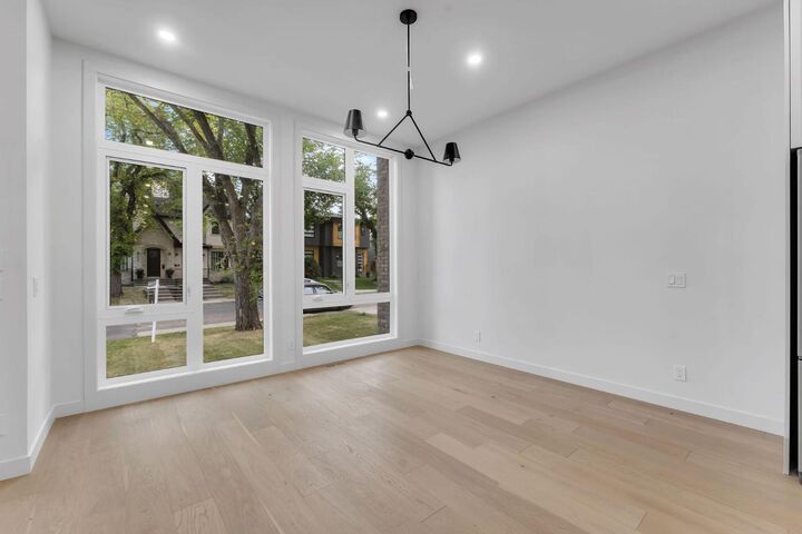 Property Photo:  506 28 Avenue NW  AB T2M 2K8 