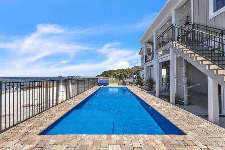 Property Photo: 325 Deer Point Dr FL 32561