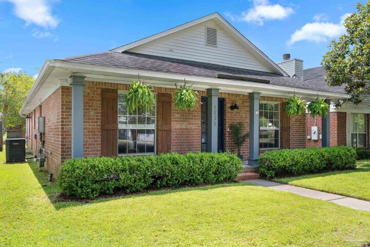 Property Photo:  1131 E Blount St  FL 32503 