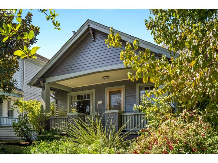 Property Photo:  4035 N Commercial Ave  OR 97227 