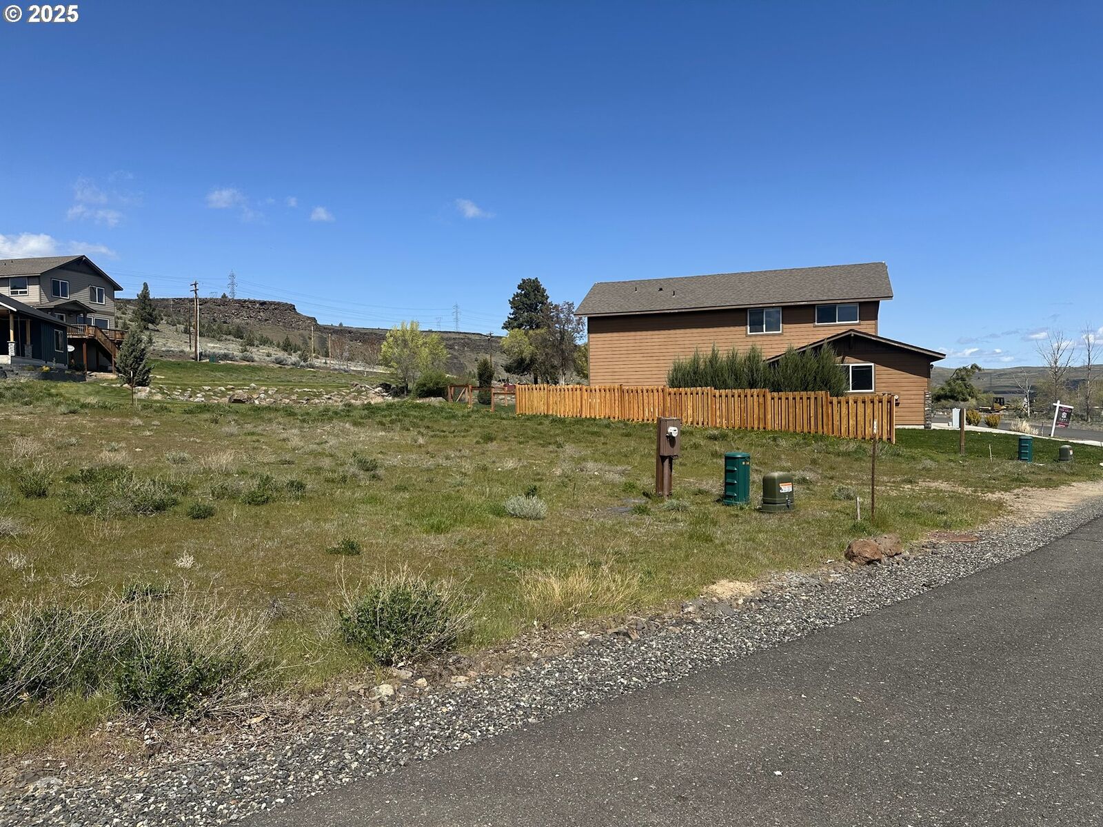 Property Photo:  419 Little Lake Rd  OR 97037 
