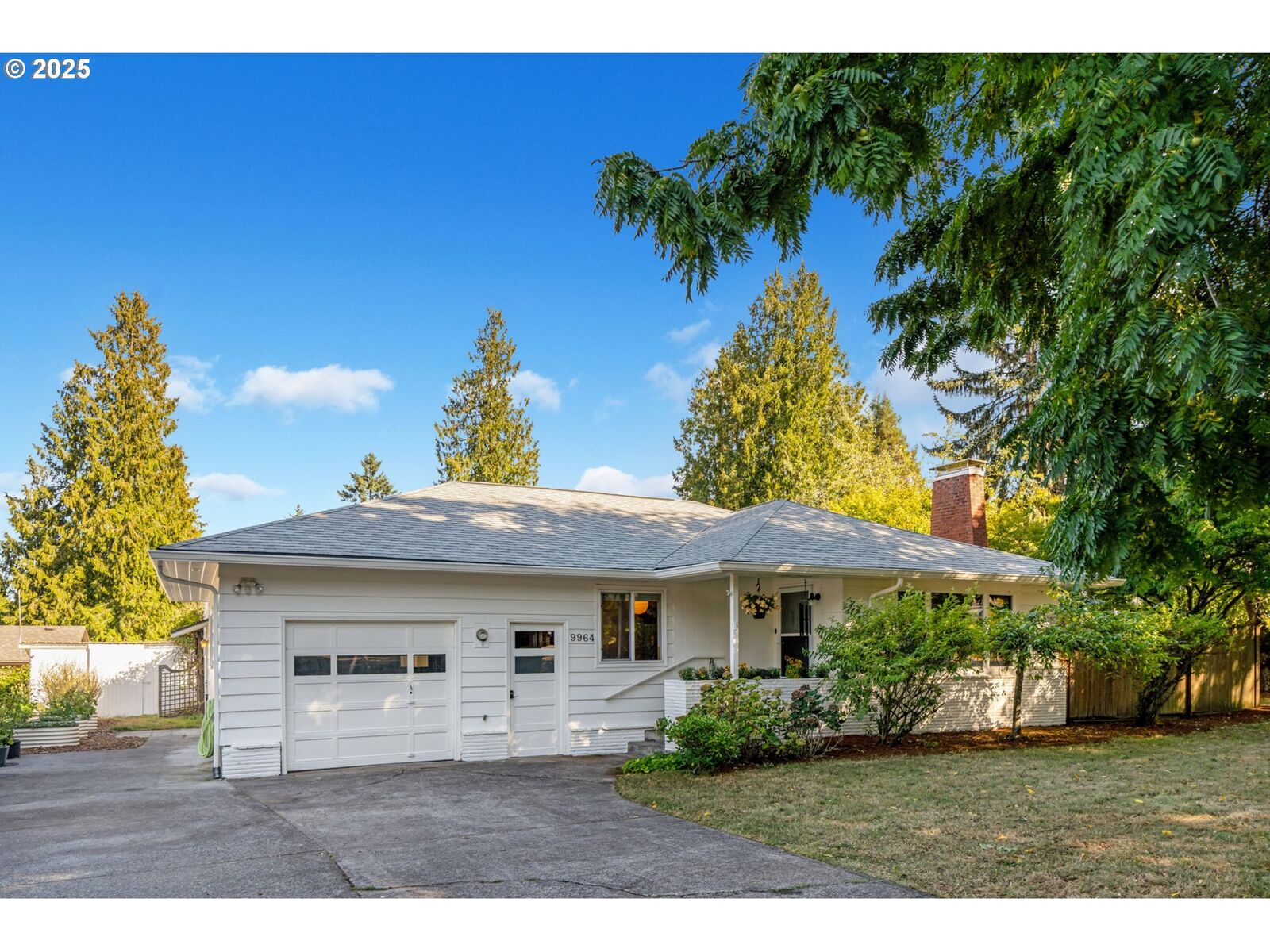 Property Photo:  9964 SE 43rd Ave  OR 97222 