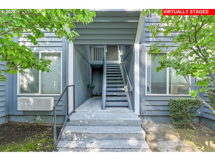 Property Photo:  650 SW Meadow Dr 211  OR 97006 
