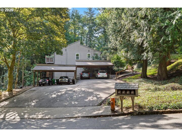 Property Photo:  4598 SW Caldew St  OR 97219 