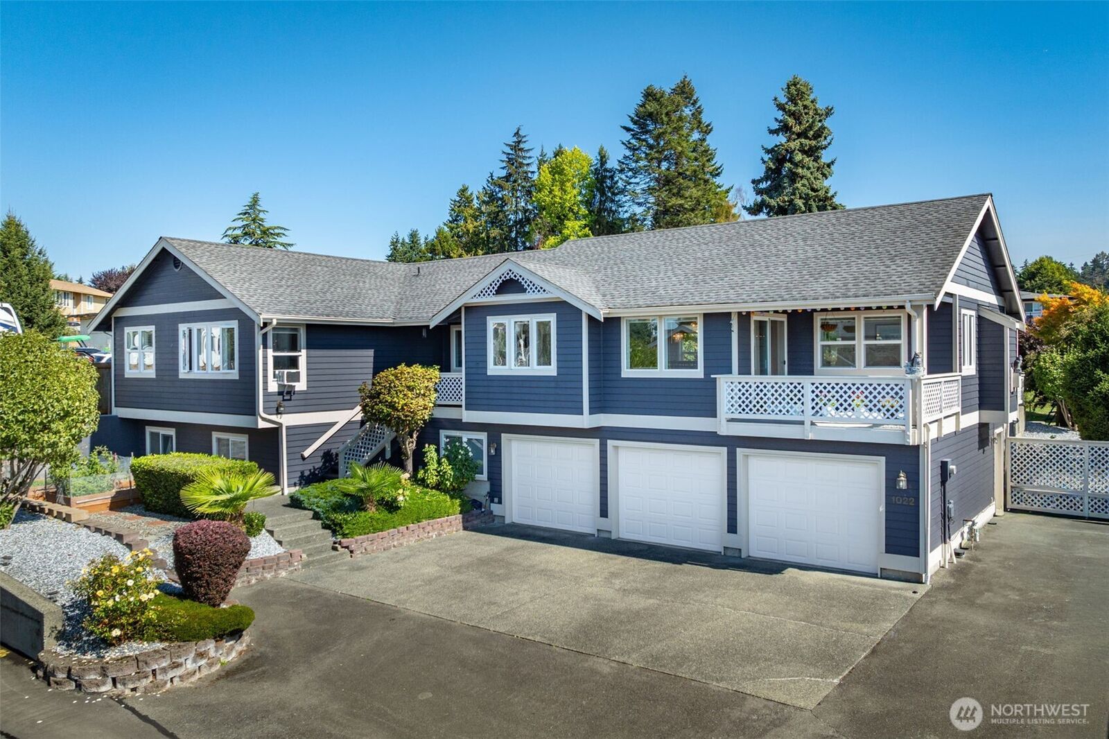 Property Photo:  1022 S  225th Lane  WA 98198 
