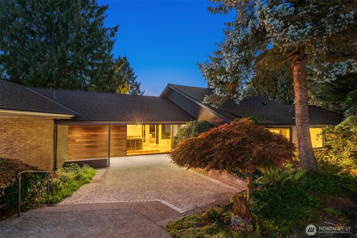 Property Photo: 4223 W Semple Street WA 98199