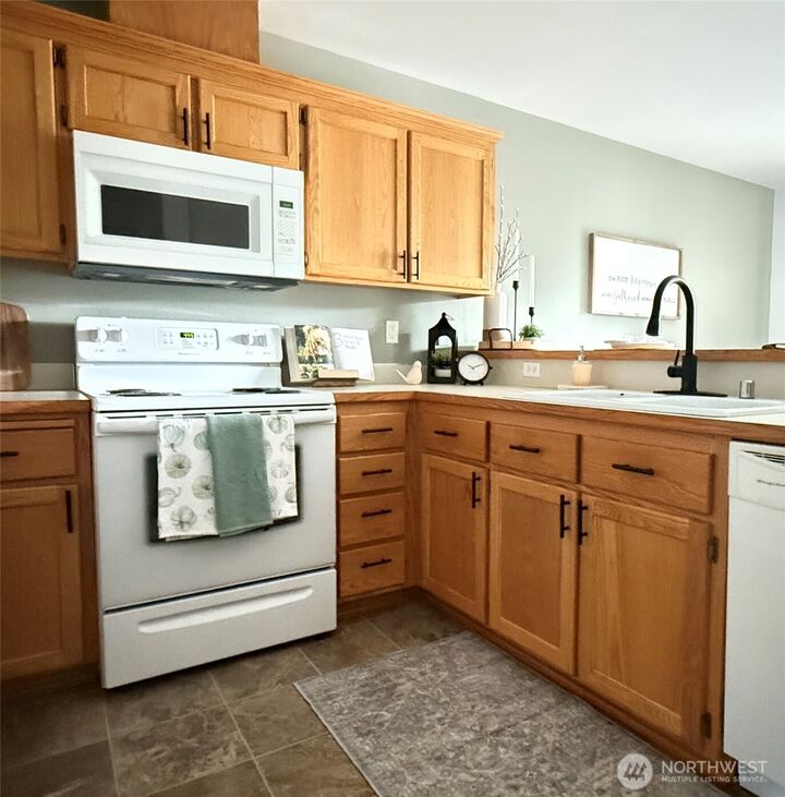 Property Photo:  1700 SW Mulberry Place A302  WA 98277 