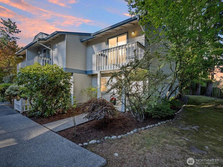 Property Photo:  7606  201st Street SW G  WA 98026 