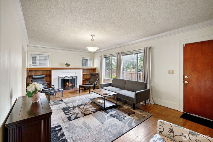 Property Photo: 5020 7th Ave NE WA 98105