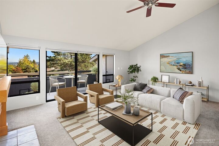 Property Photo: 6652 Parkpoint Way NE D-311 WA 98115