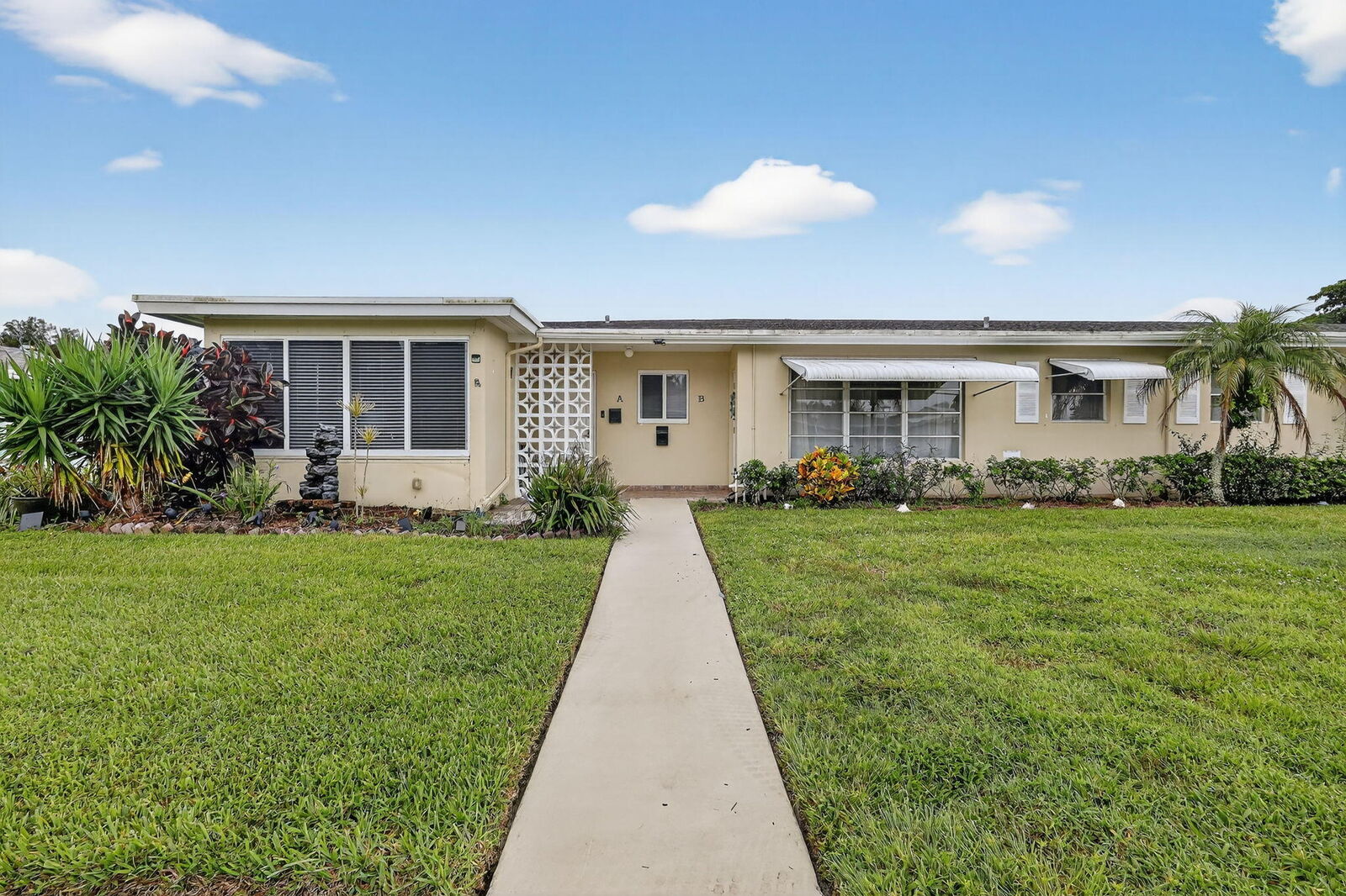 Property Photo:  242 W High Point Court W B  FL 33445 