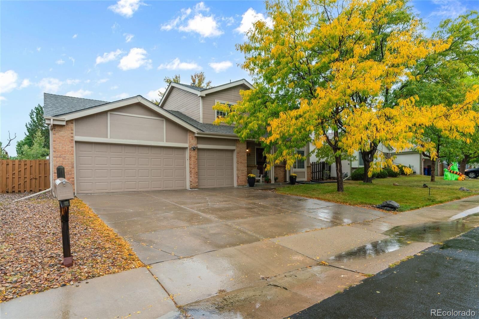 Property Photo:  1320 Stonehaven Avenue  CO 80020 