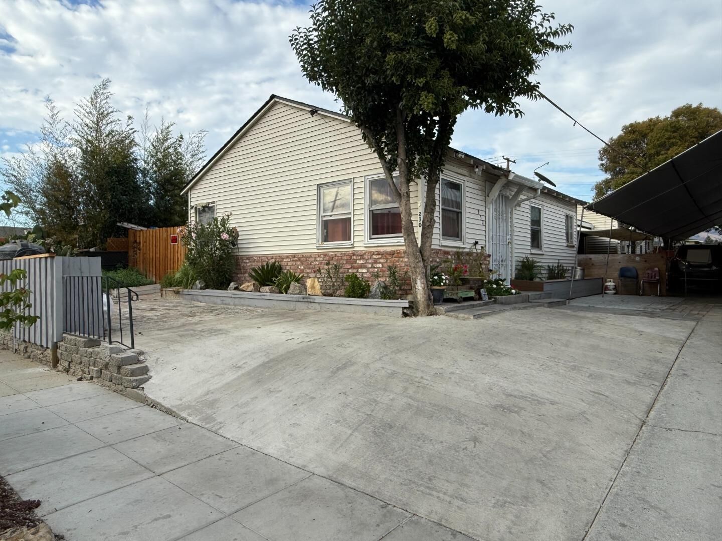 Property Photo:  230 Montclair Avenue  CA 95116 