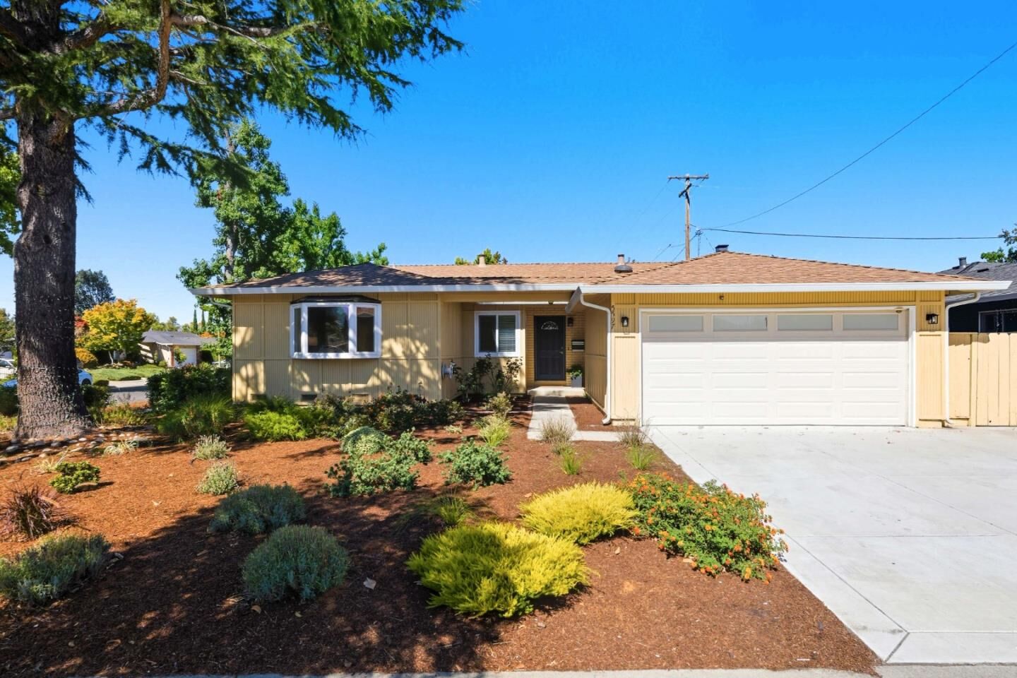 Property Photo:  5597 Glenoak Court  CA 95129 