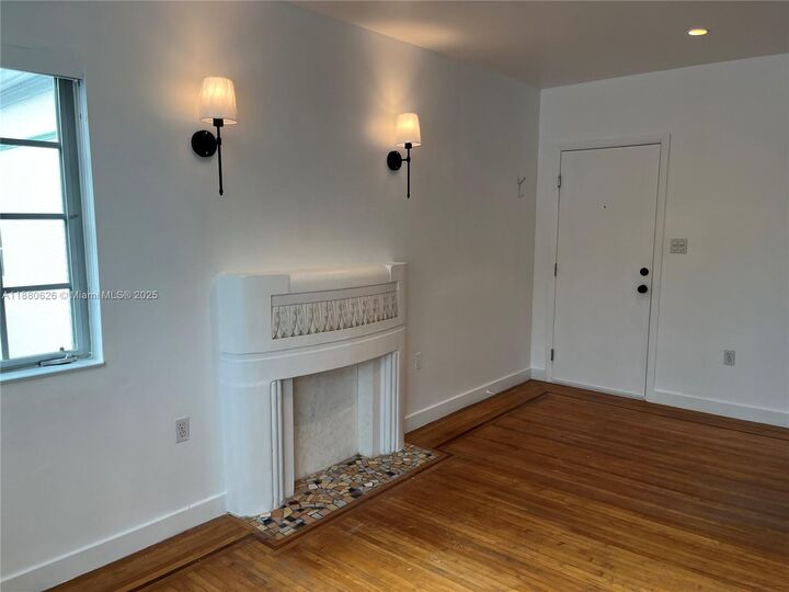 Property Photo: 815 Euclid Ave 14 FL 33139