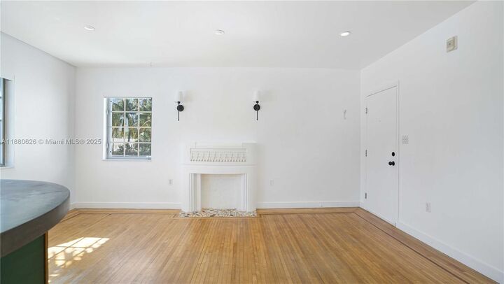 Property Photo:  815 Euclid Ave 14  FL 33139