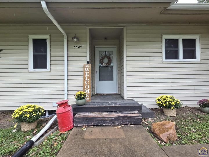 Property Photo: 6629 SW Arborglade Ln KS 66619