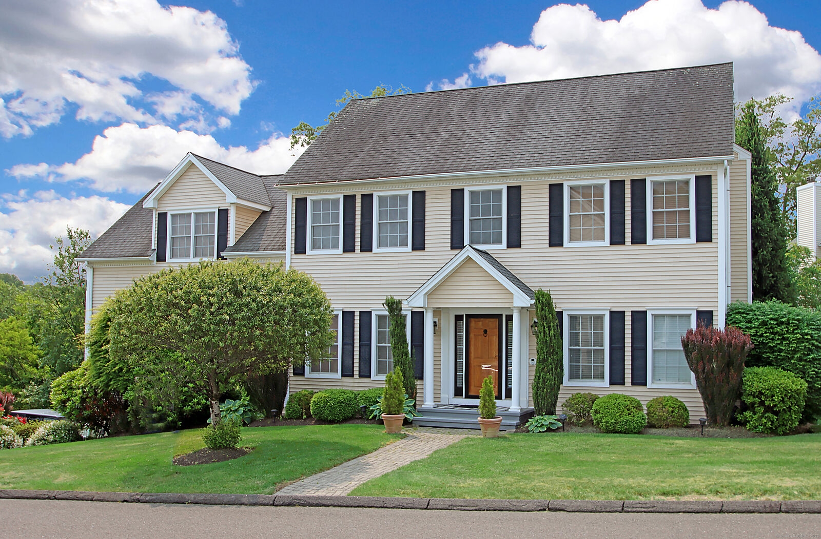 Property Photo:  38 Castlewood Drive 38  CT 06468 