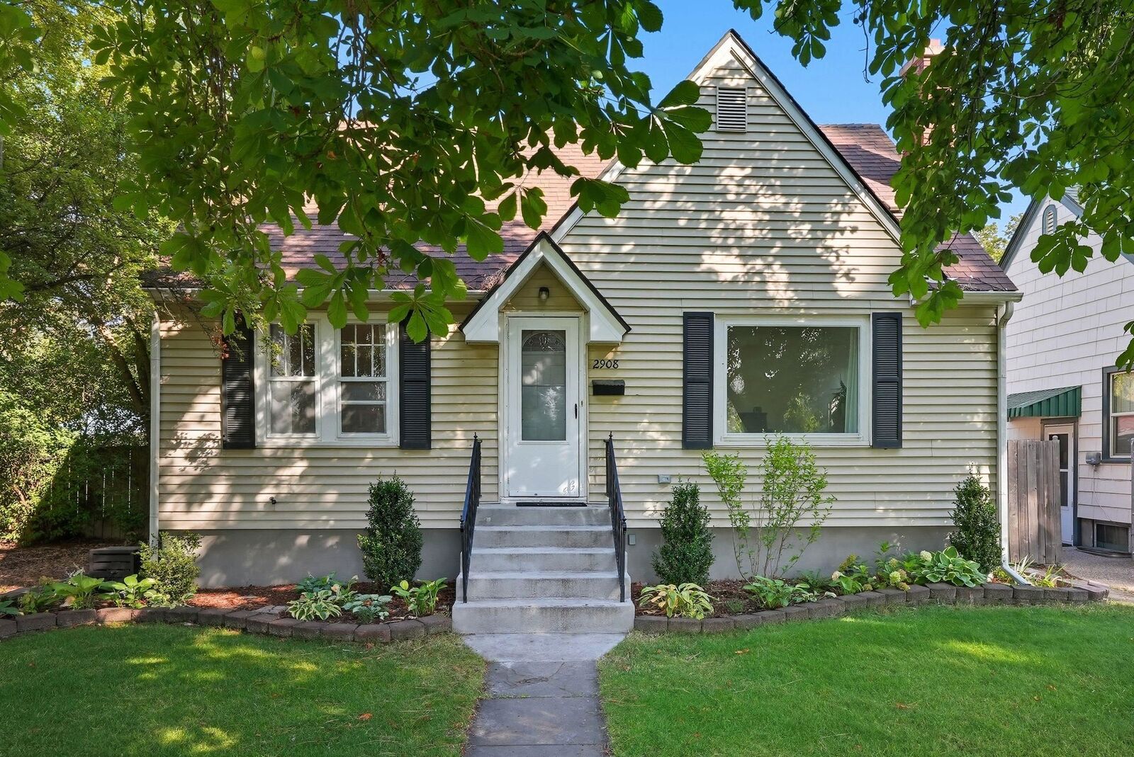 Property Photo: 2908 W Providence Ave WA 99205