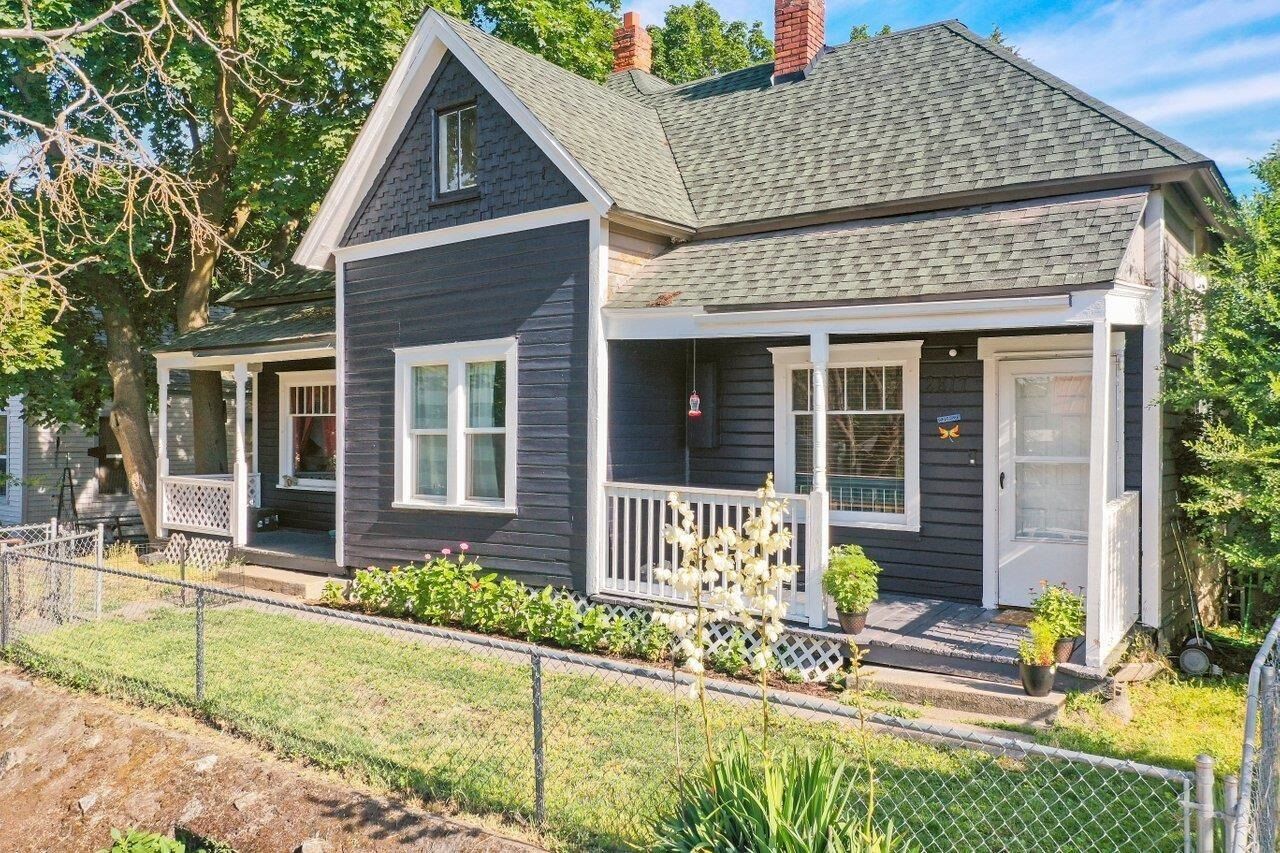 Property Photo: 2815 E Queen Ave 2817 E Queen Ave Spokane Wa 99217 WA 99217