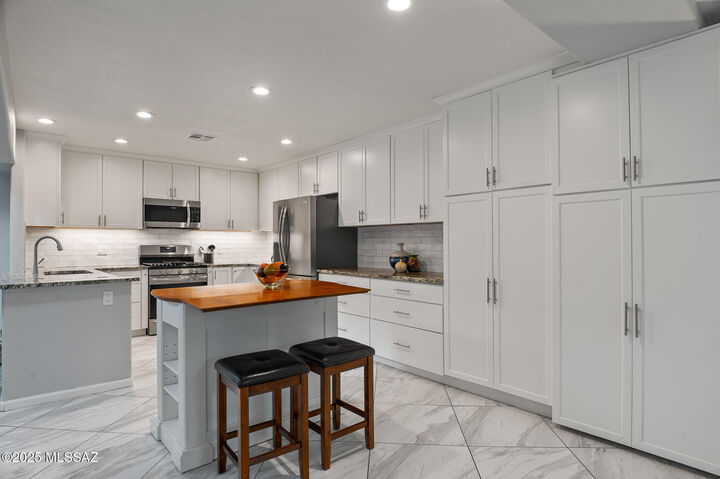 Property Photo:  148 N Champagne Place  AZ 85745 