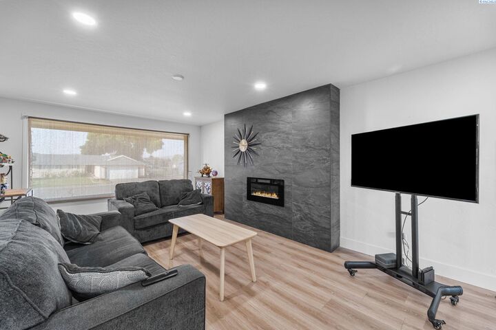 Property Photo:  10013 W Argent  WA 99301 