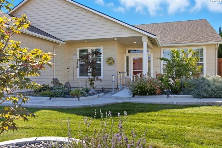 Property Photo: 3206 S Rainier Street WA 99337