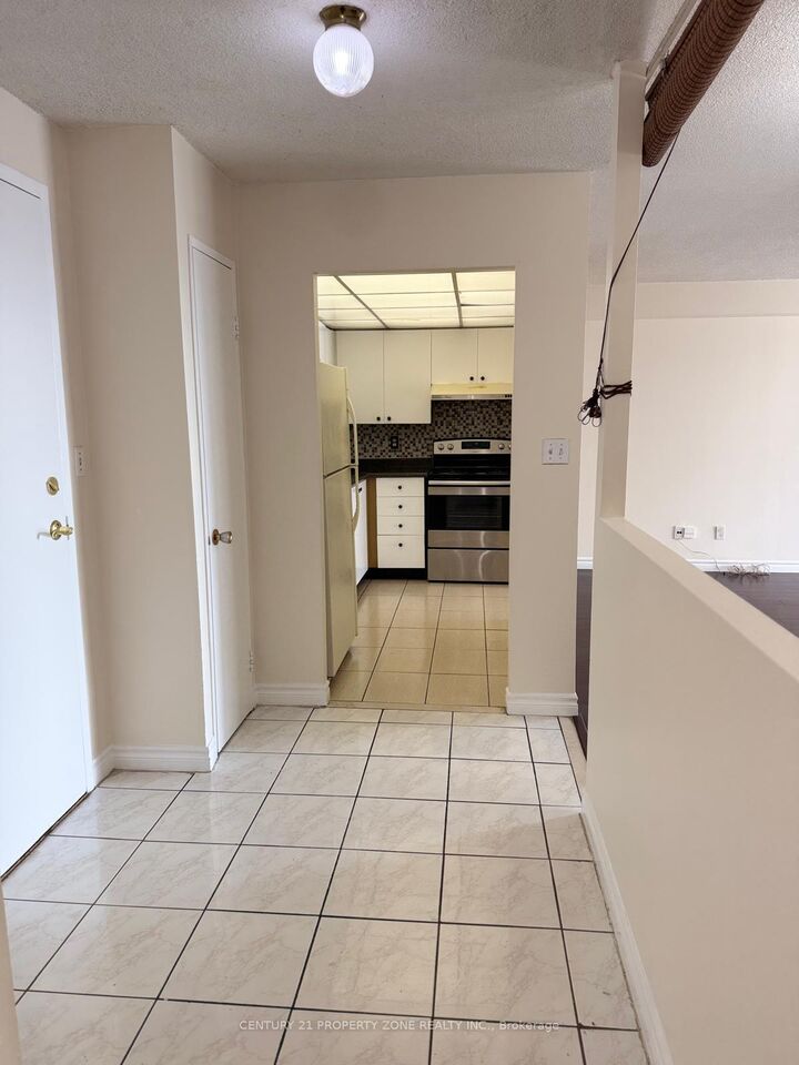 Property Photo: 145 Hillcrest Avenue 2113 ON L5B 3Z1
