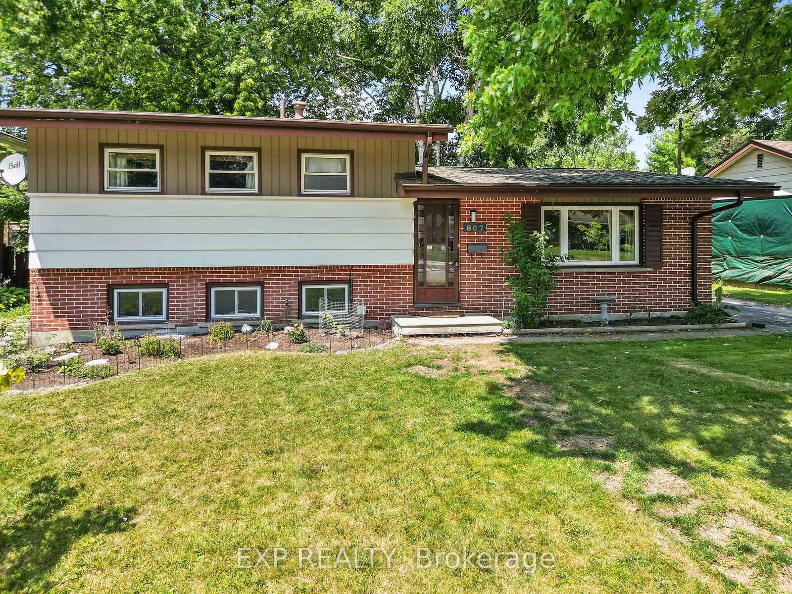 Property Photo:  807 Cambridge Street  ON N4S 4V8