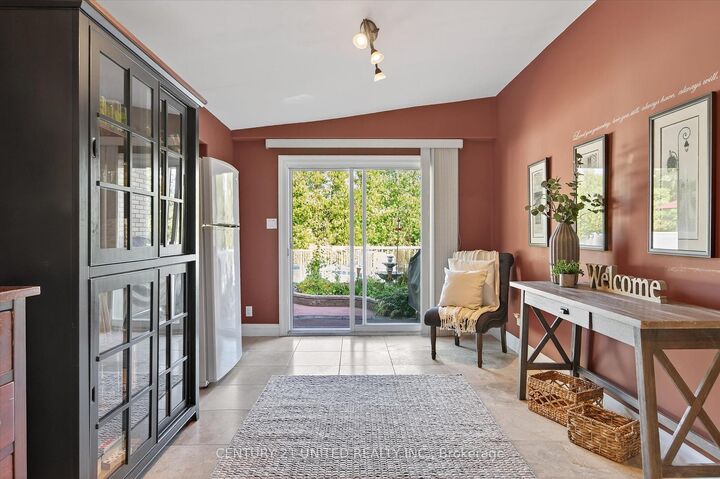Property Photo:  2524 Sherbrooke Street W  ON K9J 6X4 
