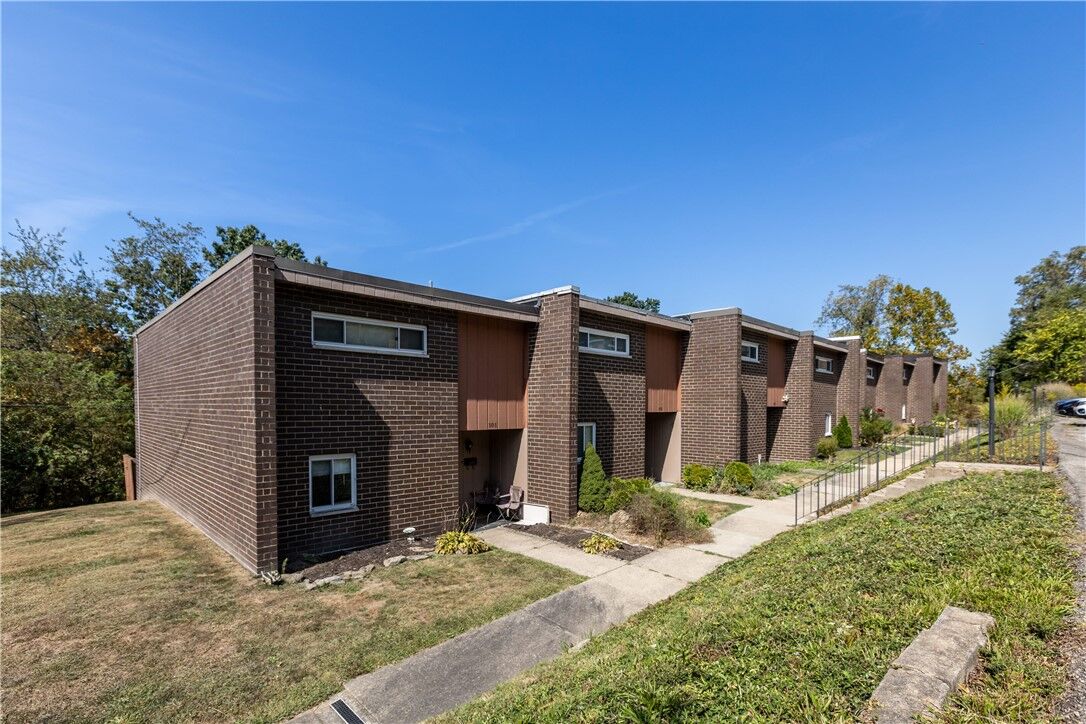 Property Photo: 104 Rivermont Ct PA 15024