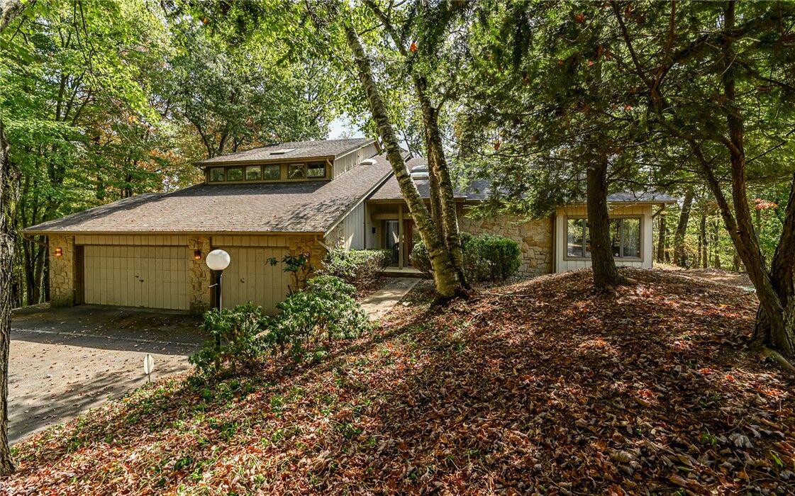 Property Photo: 2652 Glenchester Rd PA 15090