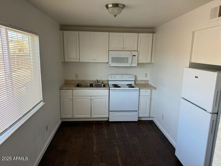 Property Photo:  1319 W Vogel Avenue Apt 1  AZ 85021 