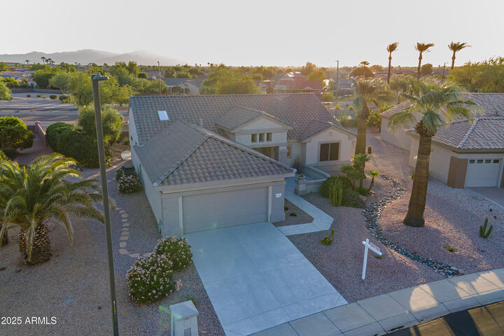 Property Photo:  17552 N Somerset Drive N  AZ 85374 