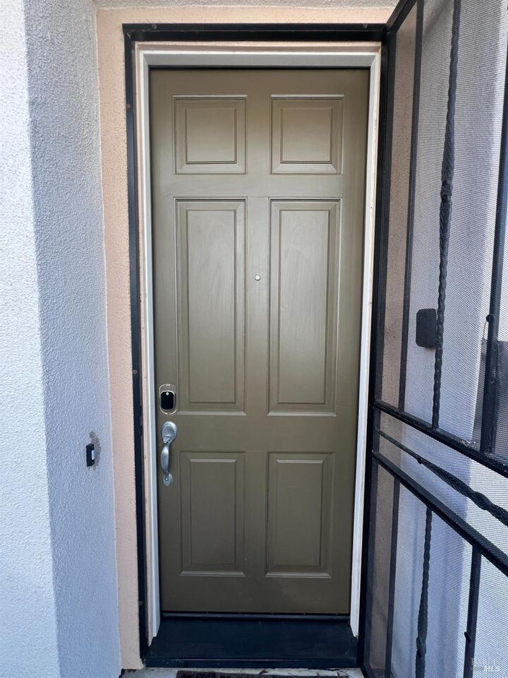 Property Photo:  1105 Strawberry Lane  CA 94585 