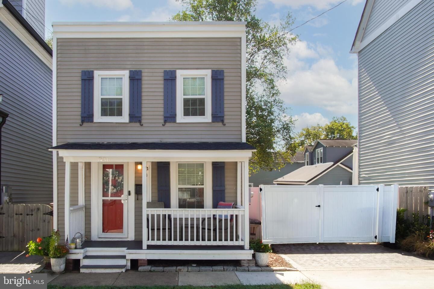 Property Photo: 306 Pitt Street VA 22401