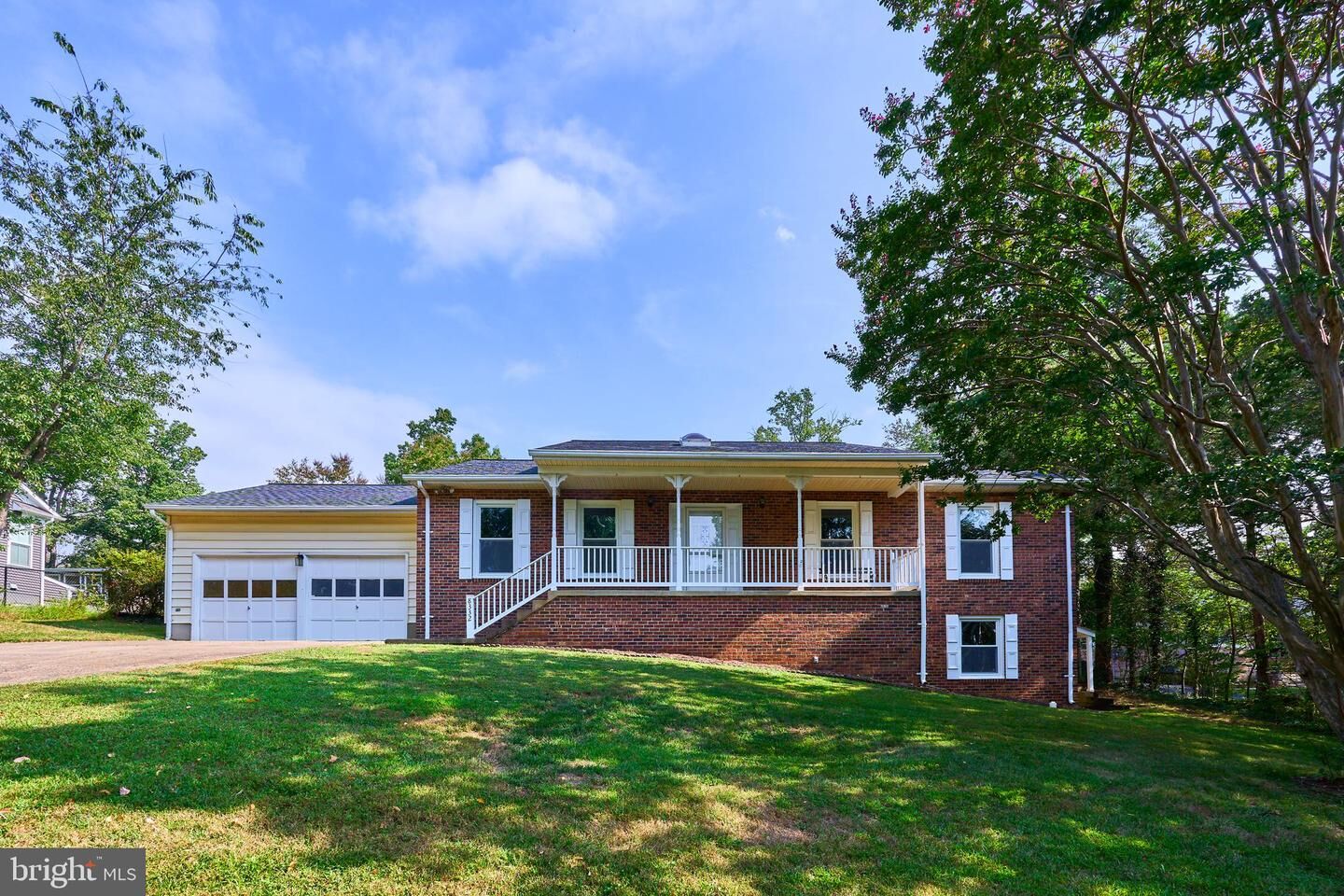 Property Photo: 8332 Hilltop Avenue VA 22182