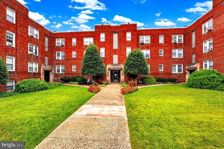 Property Photo:  5200 N Capitol Street NW 204  DC 20011