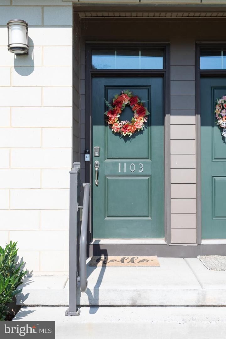 Property Photo: 1103 Lakeview Court 56L PA 19406