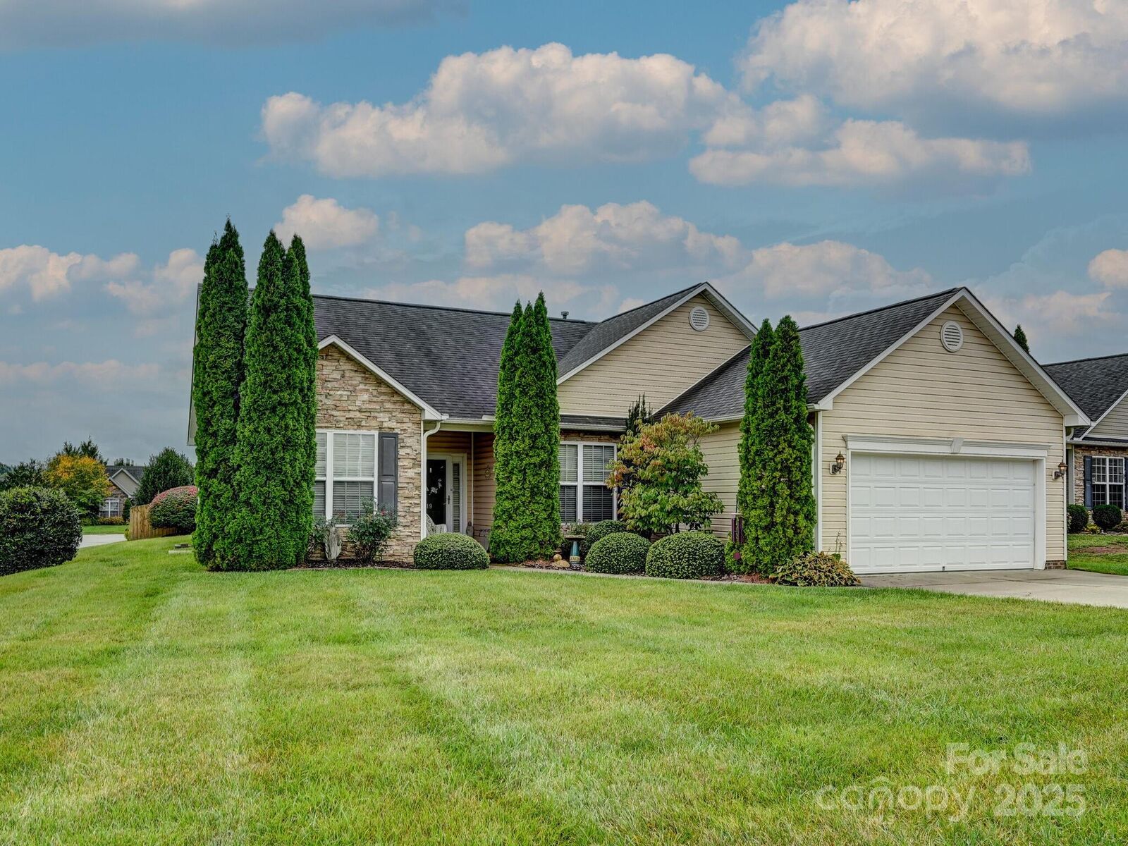 Property Photo: 19 Pamlico Road NC 28732