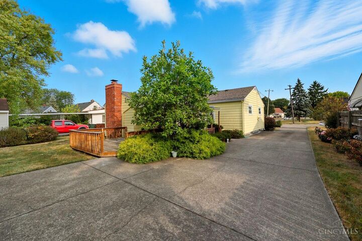 Property Photo:  1213 Ellen Drive  OH 45042 