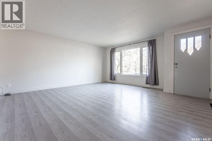 Property Photo:  217 V Avenue S  SK S7M 3E2 