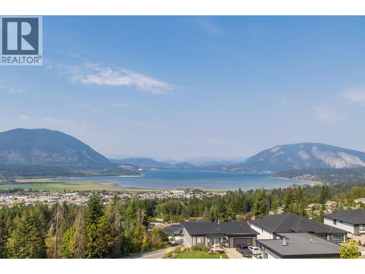 Property Photo:  1061 19 Avenue Southeast  BC V1E 0E6 