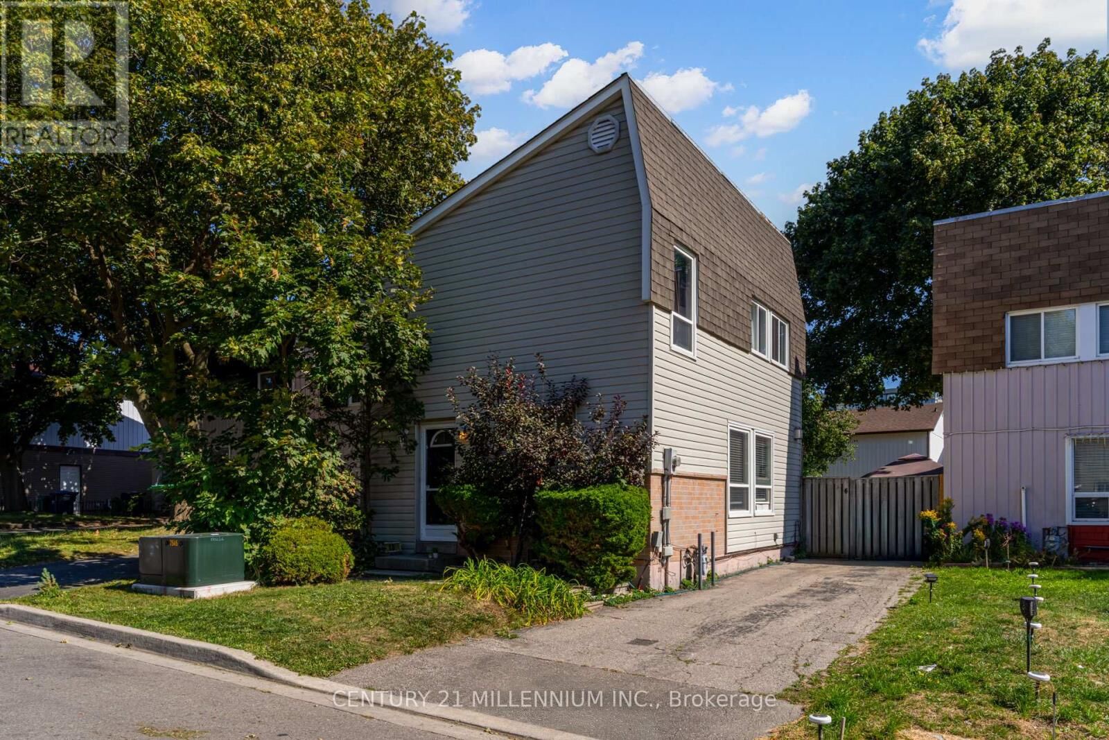 Property Photo:  15 Hasting Square  ON L6S 2N8 